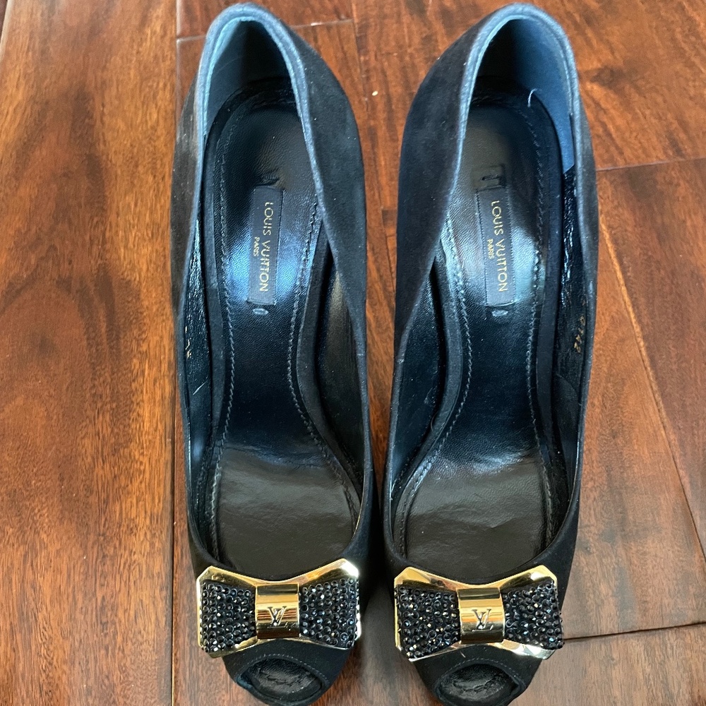 Louis Vuitton Bow Heels with Crystal Stud Detailing - Only Worn Once